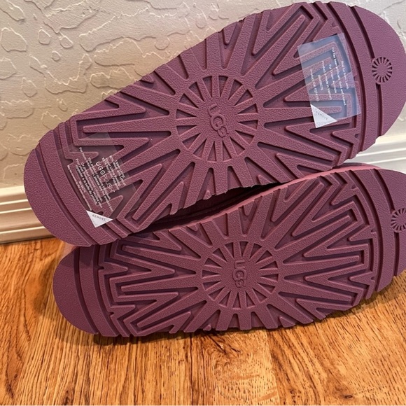 Ugg Platform Slides - Picture 4 of 7